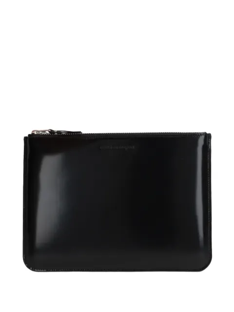 Comme Des Garçons Wallet شنطة كلاتش جلد بنقش شعار الماركة