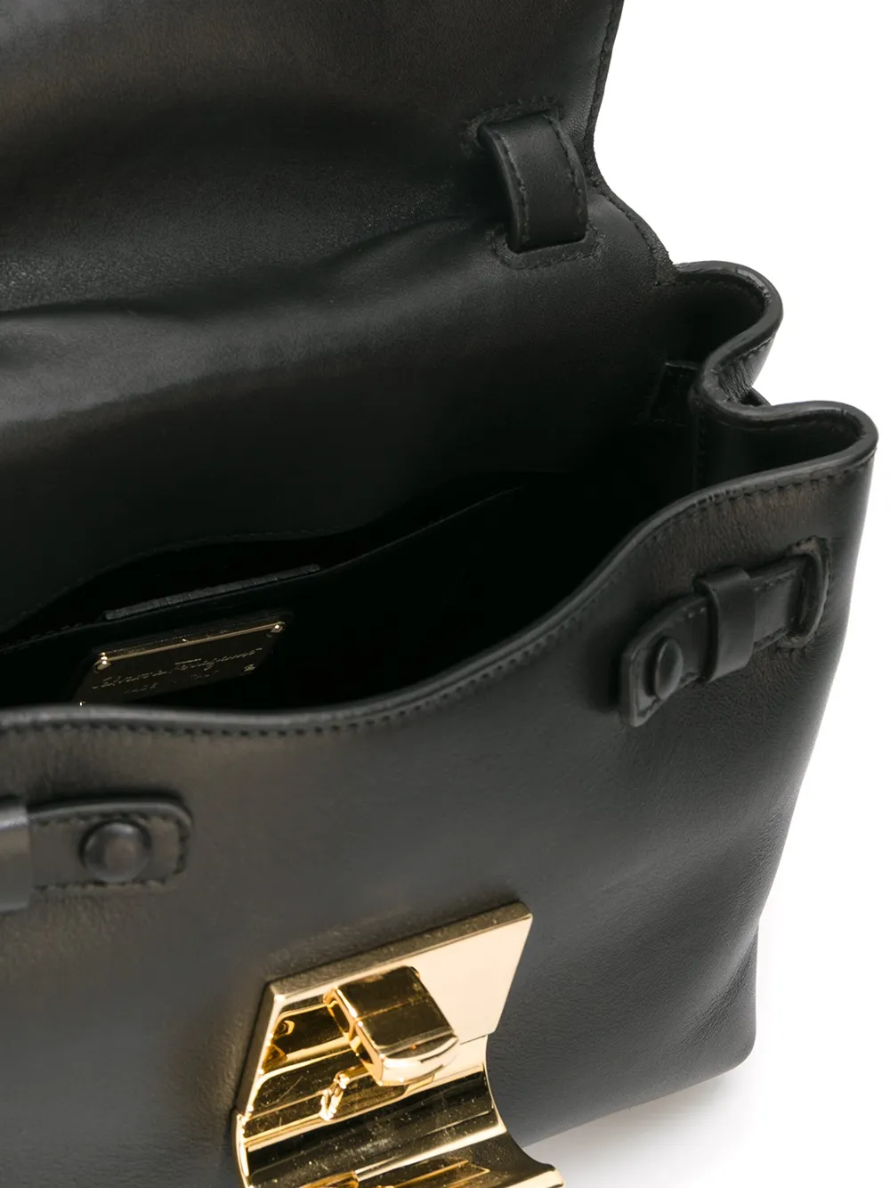 Ferragamo front flap crossbody bag Zwart