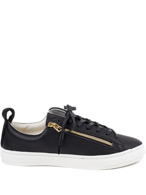 Buddy Bull Terrier sneakers