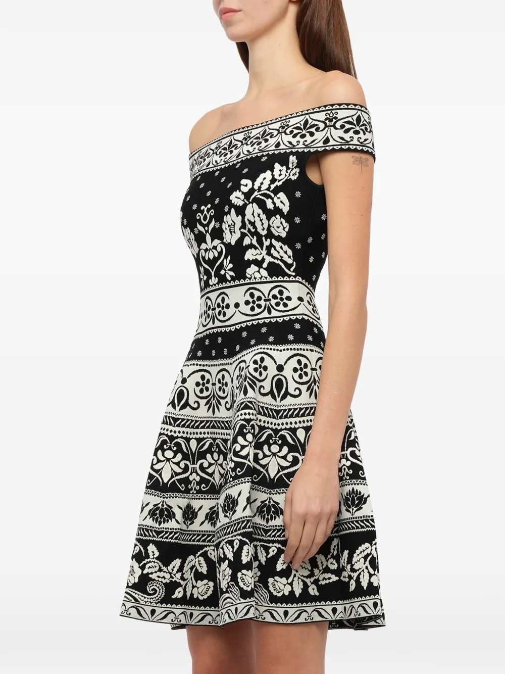  Alexander Mcqueen Jacquard Kleid Mit Blumenmuster   Schwarz 