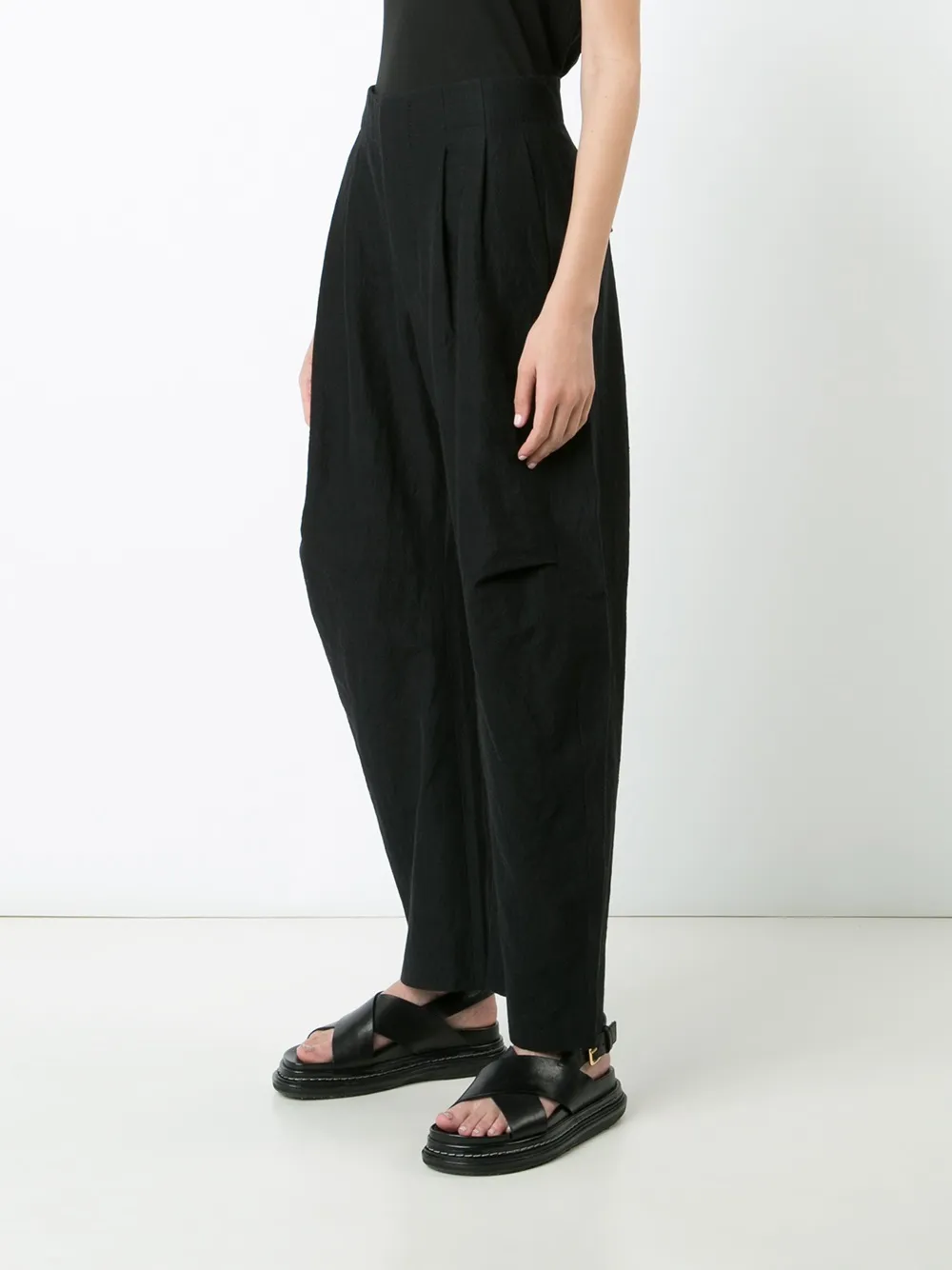 Uma Wang curved leg trousers Zwart
