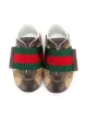 Gucci Kids مثبت GG Supreme Web قبل مشي
