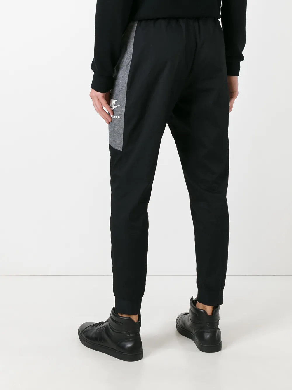 Nike International felpa track pants Zwart