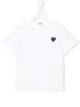 الصورة 1 من Comme Des Garçons Play Kids تيشيرت مطرزة بشعار