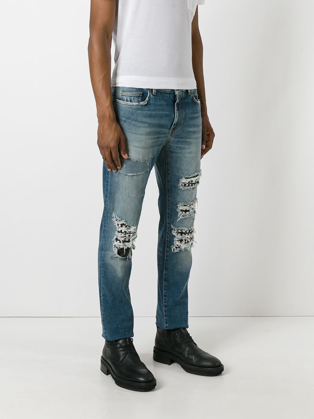 фото Saint Laurent рваные джинсы с заклепками