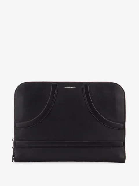 Alexander McQueen clutch con detalle estilo arnés