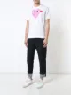 الصورة 2 من Comme Des Garçons Play تيشيرت بطبعة