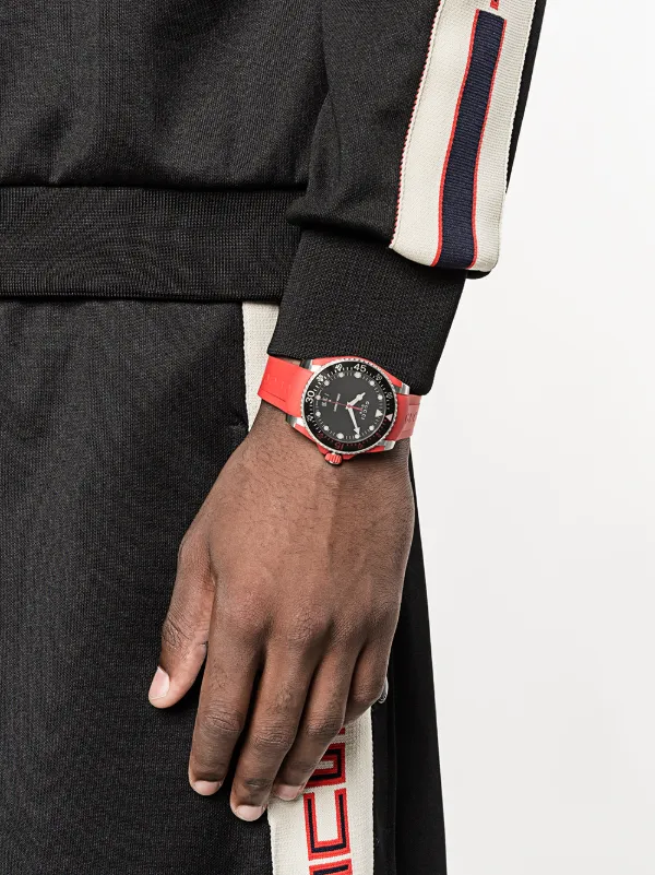 gucci dive watch red