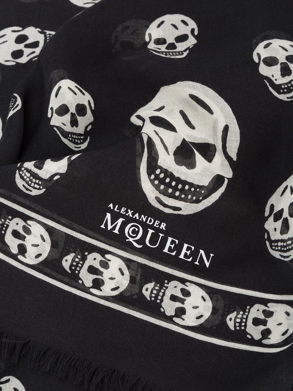 фото Alexander mcqueen шарф с рисунком 'skull'