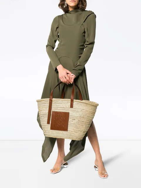 Bolso grande con logo LOEWE por 420€ - Compra online AW21 - Devolución  gratuita y pago seguro