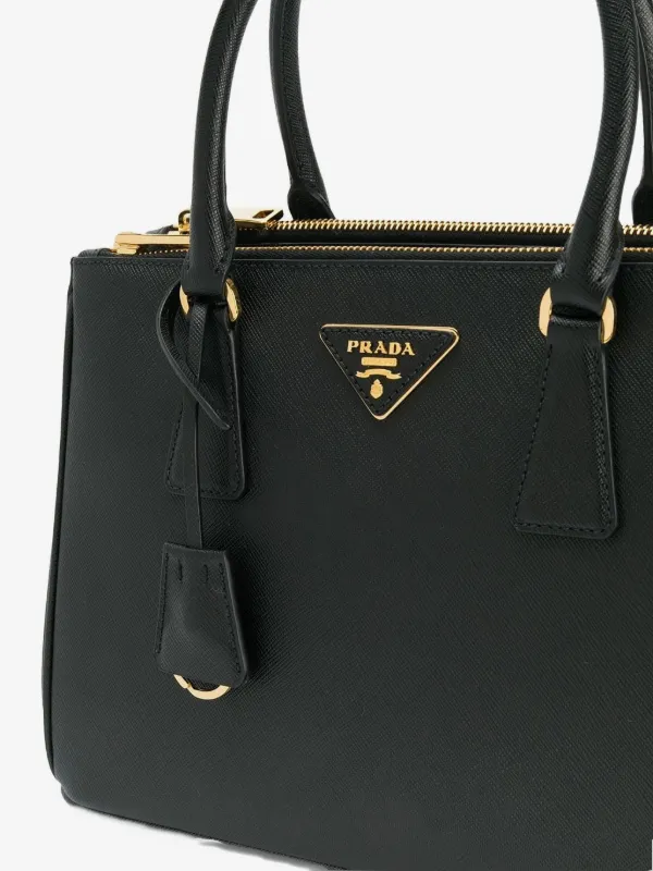 希少】PRADA ワンハンドル フラップ ハンドバッグ ロゴプレート 最新 