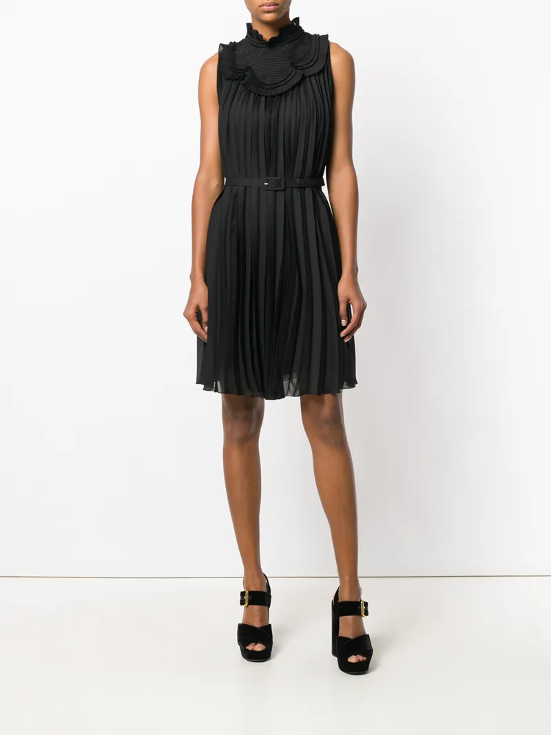 платье черное плиссированное.