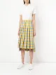 الصورة 2 من Thom Browne بولو بقصة مستقيمة وبأكمام قصيرة مع ظهر وسط أحمر وأبيض وأزرق مخطط باللون البيكي الكلاسيكي