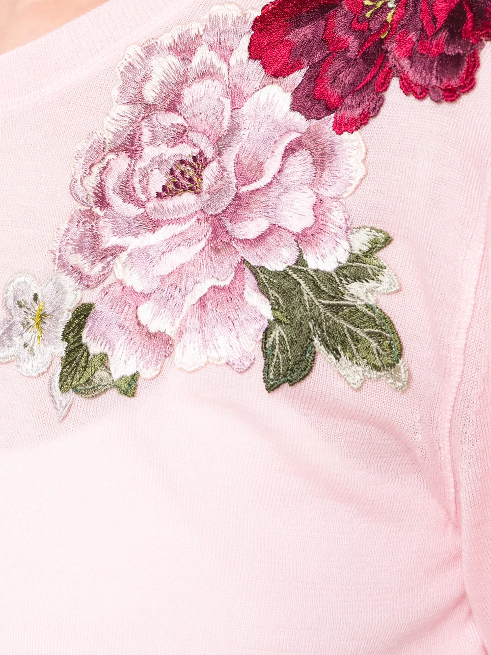 玫瑰贴花毛衣
