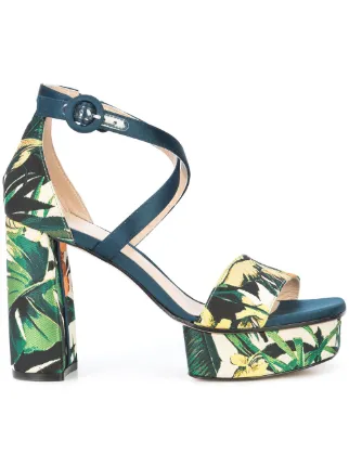 stuart weitzman clara pump