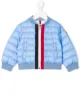 الصورة 1 من Moncler Kids سترة مفجر شريط التفاصيل