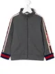الصورة 1 من Gucci Kids سويت شيرت بشريط بشعار الماركة