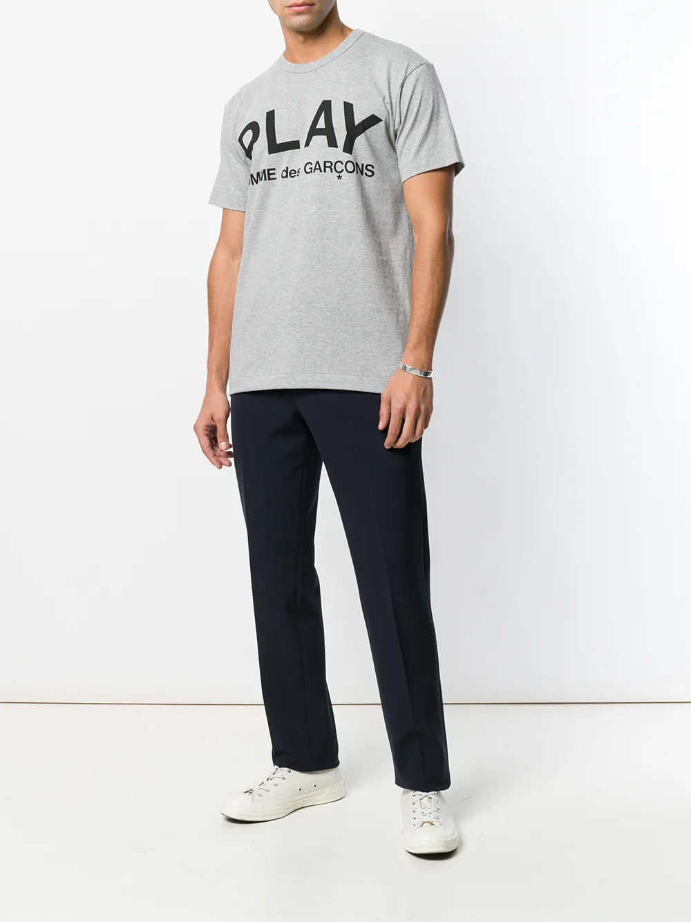 Comme Des Garçons Play T-shirt met logo op de voorkant - Grijs