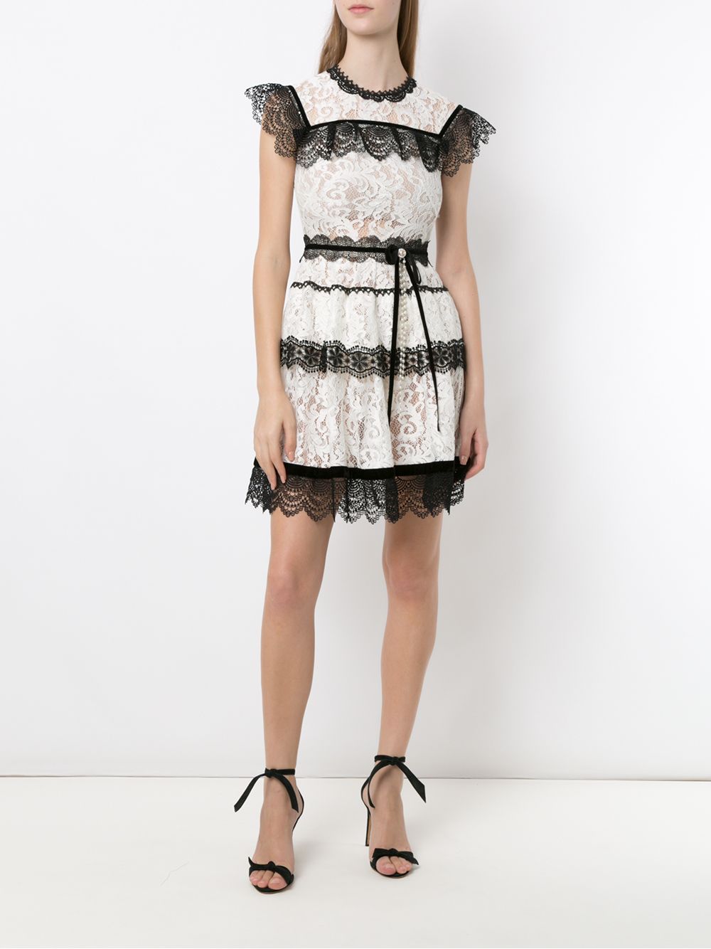 фото Martha Medeiros Pitty lace dress