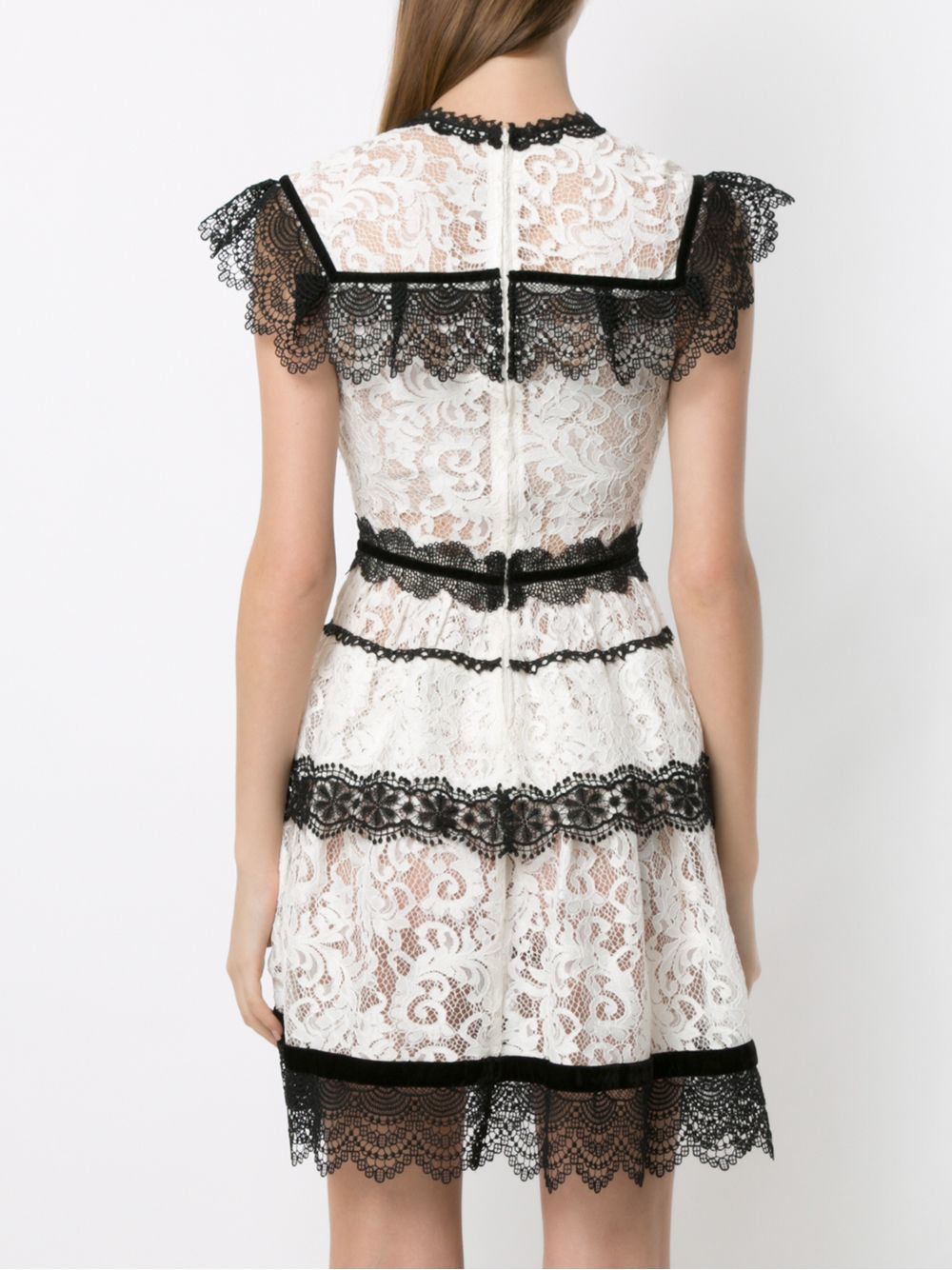 фото Martha Medeiros Pitty lace dress