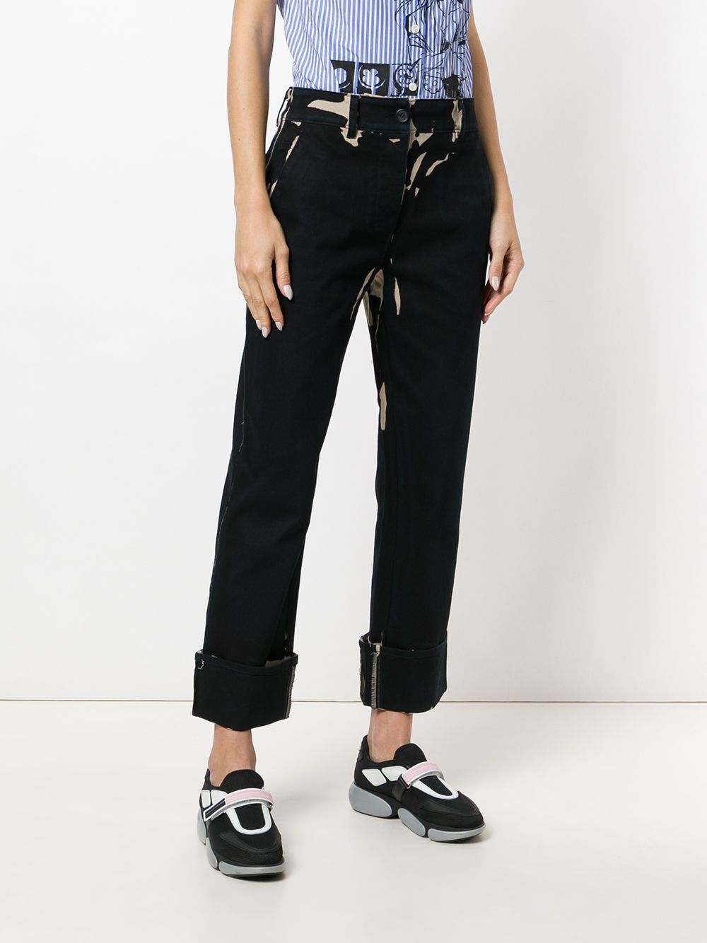 фото Prada брюки с рисунком-обманкой и широкими отворотами