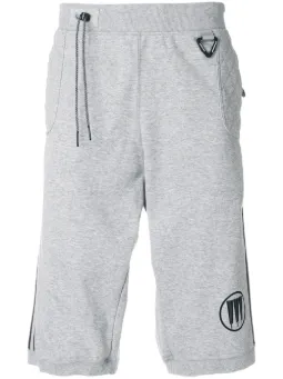 Short com listras triplas