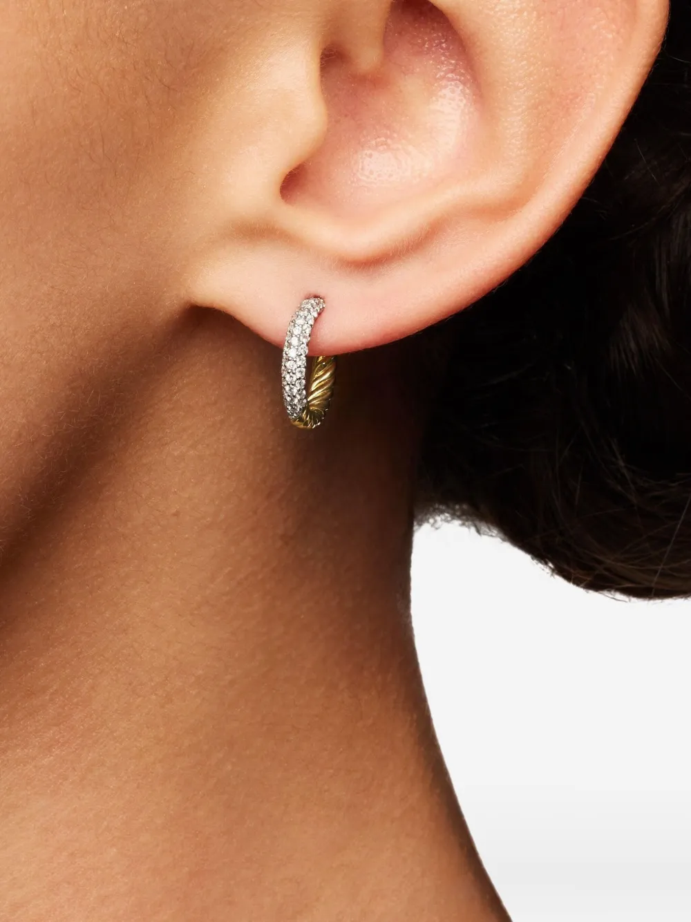  David Yurman Pendientes De Aro Huggie Petite Pavé De 14 Mm En Oro Amarillo De 18 Ct Con Diamantes - Dorado 