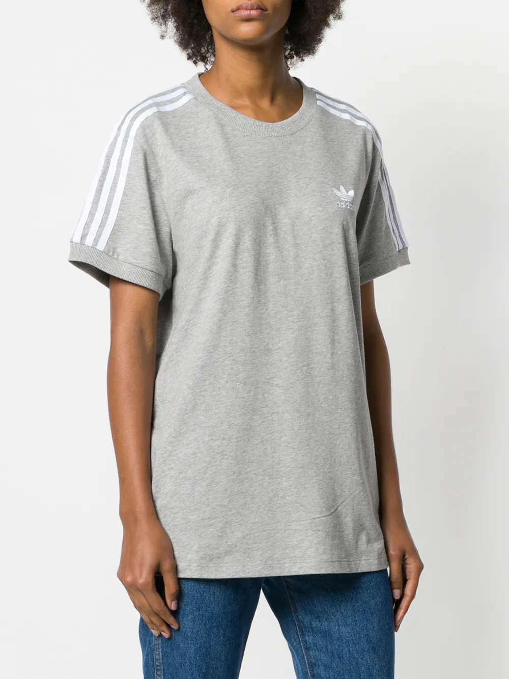 adidas t-shirt met strepen en logo op de arm Grijs