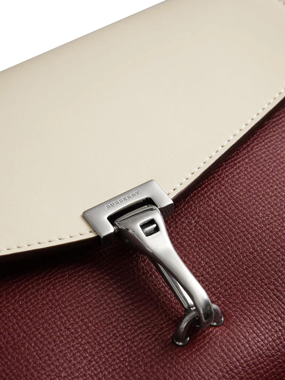 фото Burberry сумка через плечо в двух тонах