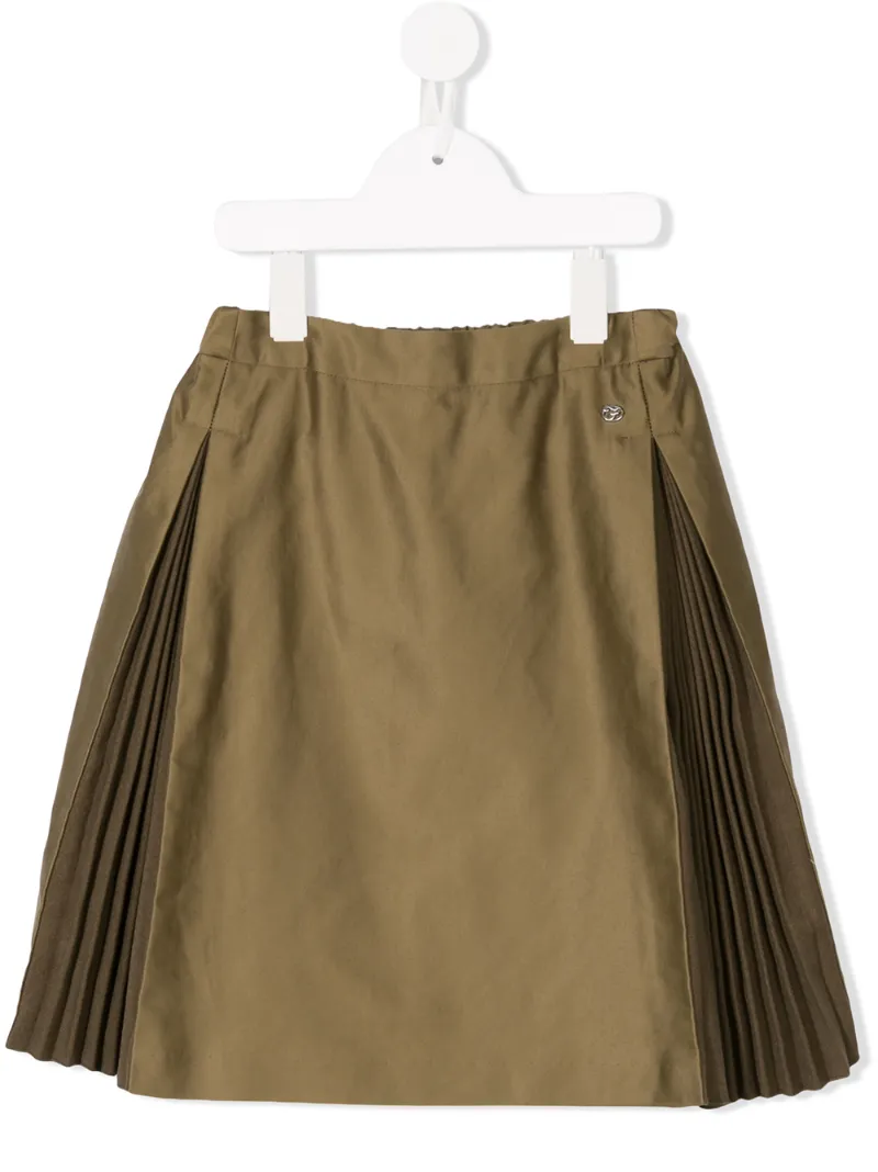 Fith pleated side panel skirt