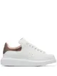 Afbeelding 1 van Alexander McQueen oversized leren sneakers in wit/rosé goud