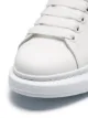Alexander McQueen oversized leren sneakers in wit/rosé goud