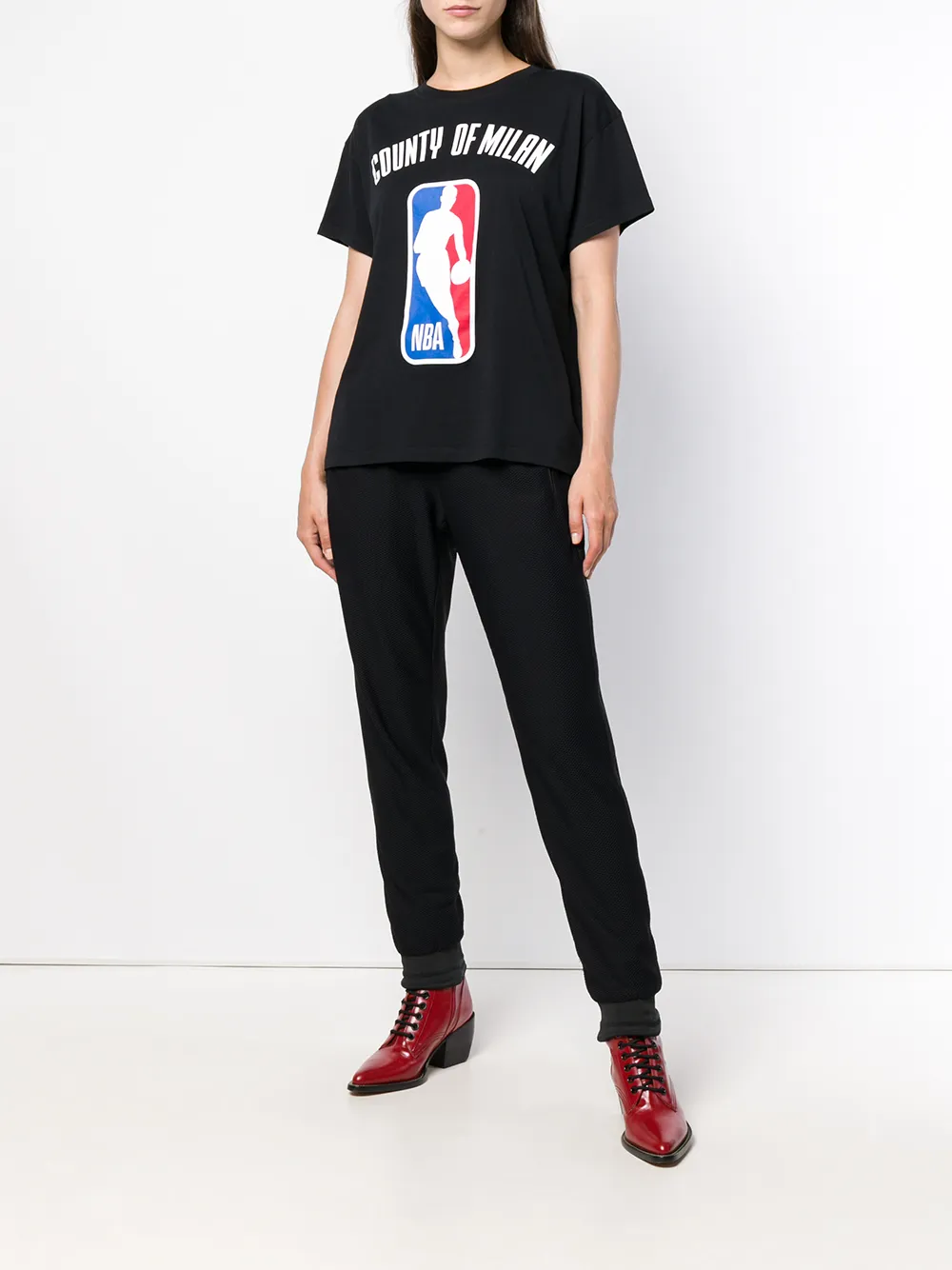 COUNTY OF MILAN logo NBA T-shirt Zwart