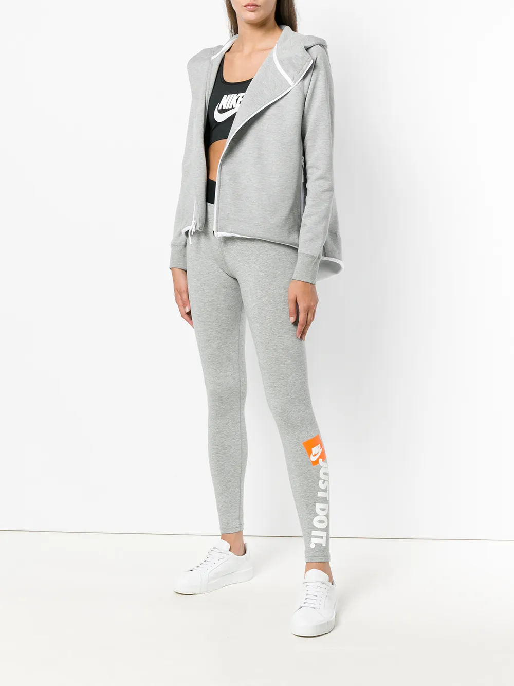  Nike Hoodie Mit Logo Print   Grau 