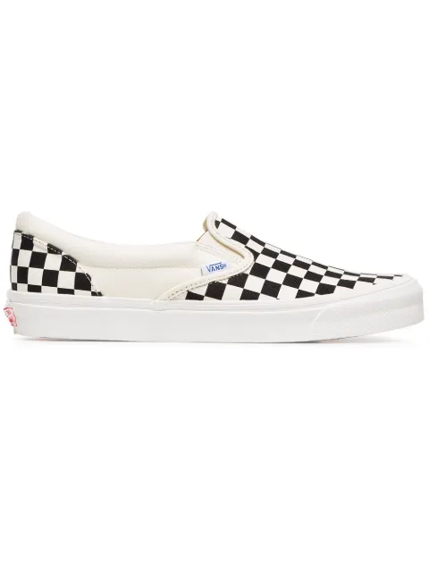 Click to view more detailed imagery on our partner's website Vans Black & White Og Checkerboard Classic Slip-on Sneakers In Black&white