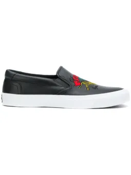 Tênis slip on