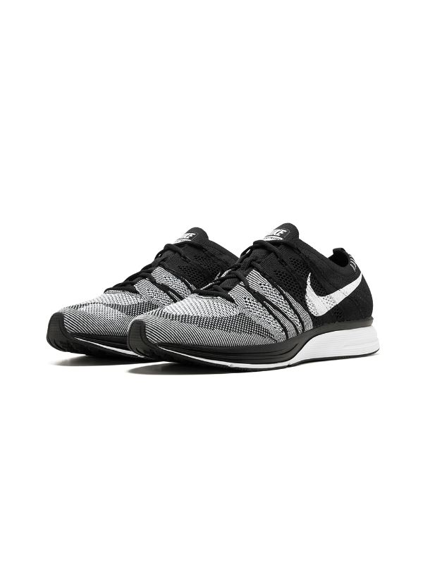 Dar Frenesí estaño Nike Flyknit "Black/White" Sneakers - Farfetch