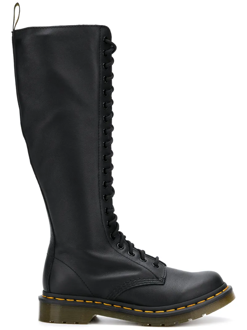 сапоги по колено на шнуровке Dr. Martens