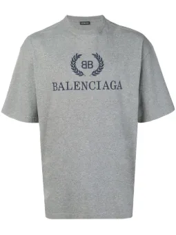 Camiseta com logo 'BB'