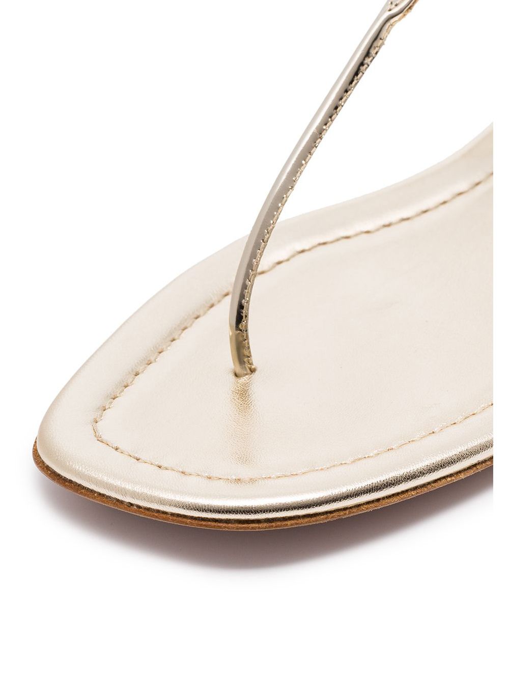 фото Prada ламинированные сандалии с t-образным ремешком