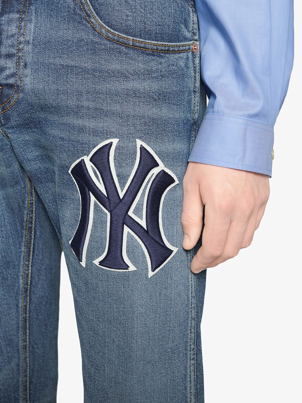 фото Gucci зауженные джинсы с нашивкой