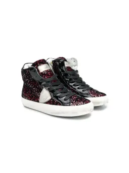 Sneakers mit Glitzerapplikationen