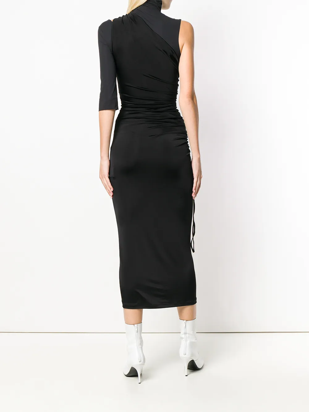 Off-White midi jurk met asymmetrische mouwen Zwart