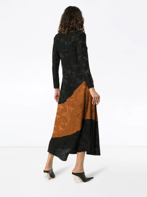 fahad mustafa dressing