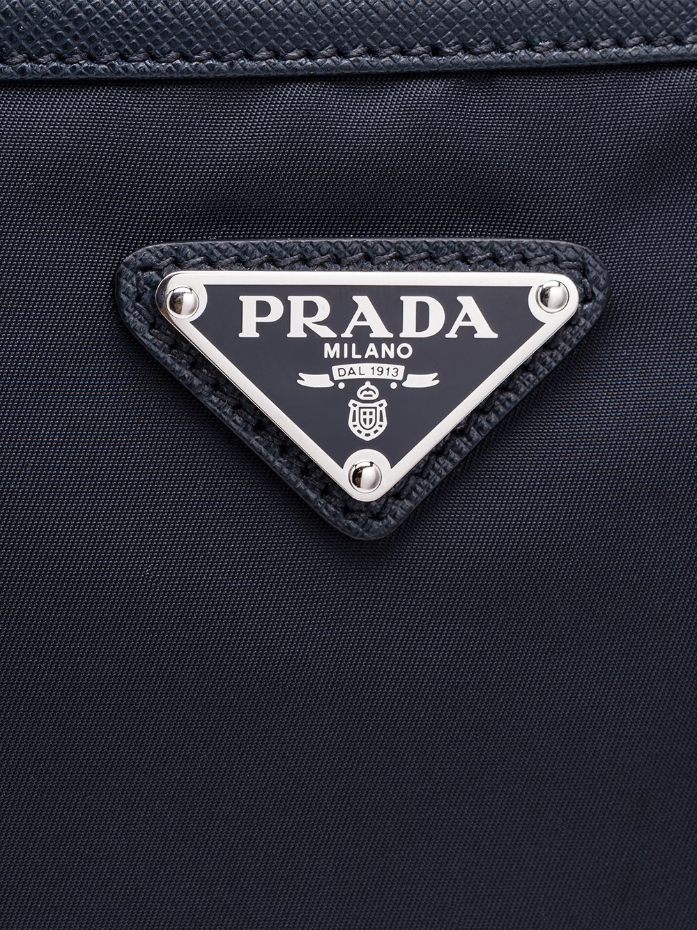 фото Prada сумка через плечо с логотипом