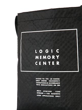 Logic Memory Center单肩包展示图