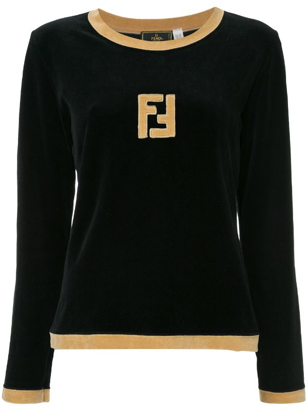 black fitted sweatshirt