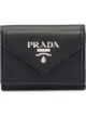 الصورة 1 من Prada محفظة صغيرة ببروش الشعار
