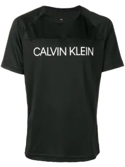 Camiseta com estampa de logo