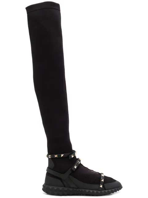 Click to view more detailed imagery on our partner's website Valentino 黑色 Garavani Rockstud 过膝运动鞋 In Black